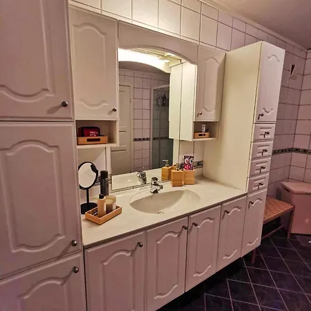 Modern 2 Bedroom Luxury King Bed, New Queen Bed, Free Parking, Perfect For Aurora Hunting And Exploring Kvaloya, Tromso, And Surrounding Islands Year-round Apartment