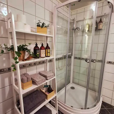 Apartment Modern 2 Bedroom Luxury King Bed, New Queen Bed, Free Parking, Perfect For Aurora Hunting And Exploring Kvaloya, Tromso, And Surrounding Islands Year-round