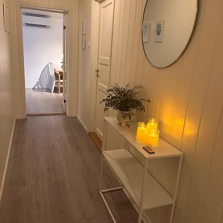 Modern 2 Bedroom Luxury King Bed, New Queen Bed, Free Parking, Perfect For Aurora Hunting And Exploring Kvaloya, Tromso, And Surrounding Islands Year-round Apartment Tromso