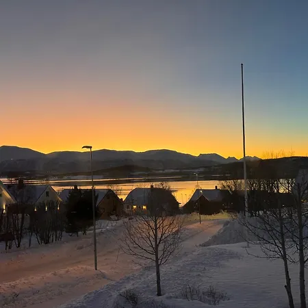 Northern Lights Midtgaard, Kvaloya Modern 2br, Free Parking * טרומסה