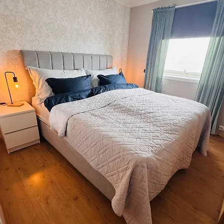 Apartment Modern 2 Bedroom Luxury King Bed, New Queen Bed, Free Parking, Perfect For Aurora Hunting And Exploring Kvaloya, Tromso, And Surrounding Islands Year-round Tromso