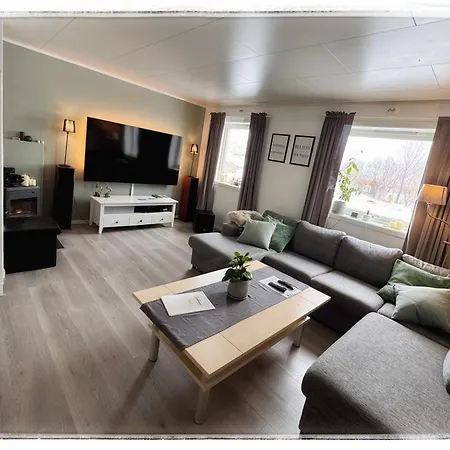 Apartment Modern 2 Bedroom Luxury King Bed, New Queen Bed, Free Parking, Perfect For Aurora Hunting And Exploring Kvaloya, Tromso, And Surrounding Islands Year-round