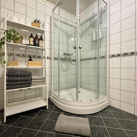 דירה Northern Lights Midtgaard, Kvaloya Modern 2br, Free Parking *