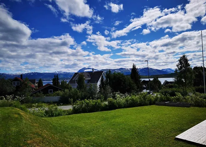 Northern Lights Midtgaard, Kvaloya Modern 2br, Free Parking * Тромсё