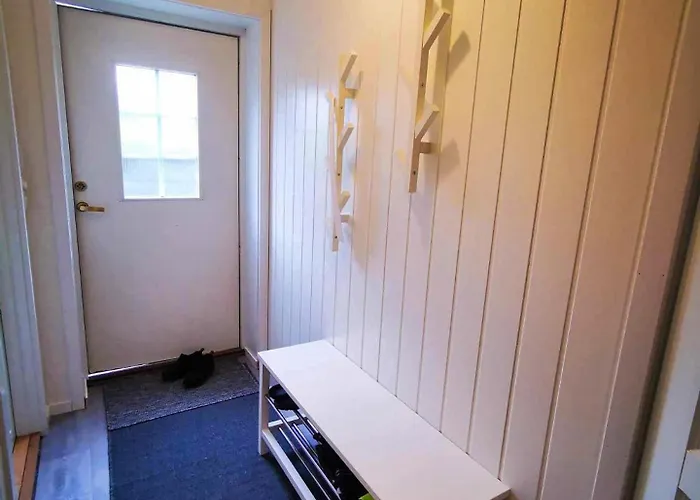 Апартаменты Northern Lights Midtgaard, Kvaloya Modern 2br, Free Parking *