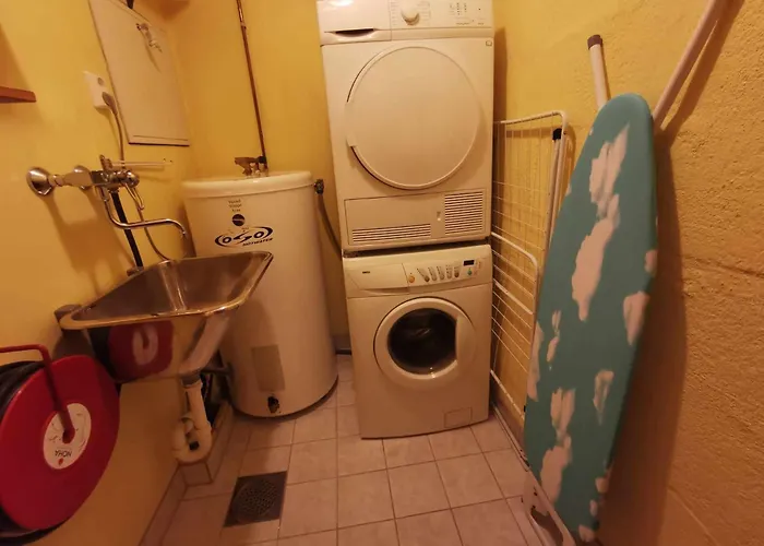 Northern Lights Midtgaard, Kvaloya Modern 2br, Free Parking 公寓 *