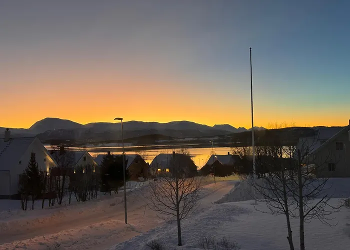 Northern Lights Midtgaard, Kvaloya Modern 2br, Free Parking * Тромсё