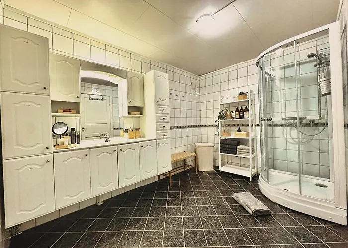 Northern Lights Midtgaard, Kvaloya Modern 2br, Free Parking * Тромсё