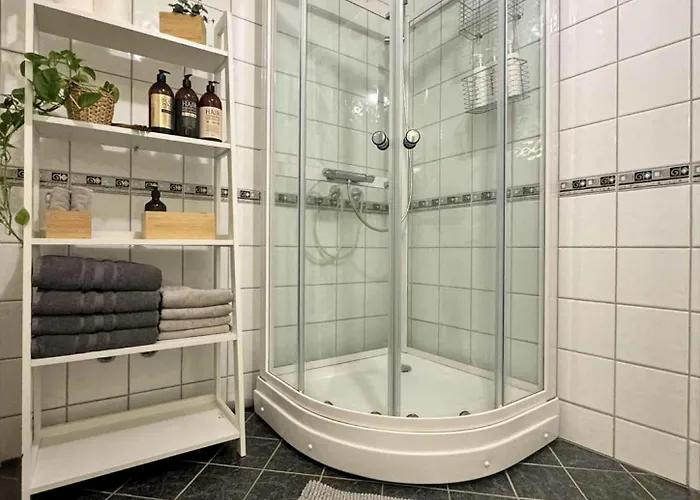 Апартаменты Northern Lights Midtgaard, Kvaloya Modern 2br, Free Parking *