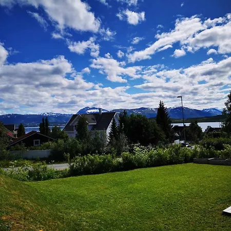 Northern Lights Midtgaard, Kvaloya Modern 2br, Free Parking * Tromsø