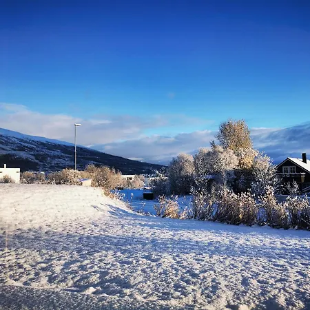 Northern Lights Midtgaard, Kvaloya Modern 2br, Free Parking Appartement